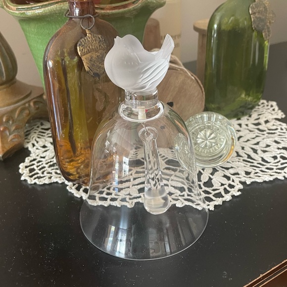 Large Crystal Table Bell With  Frosted Sparrow on Top - Picture 2 of 12